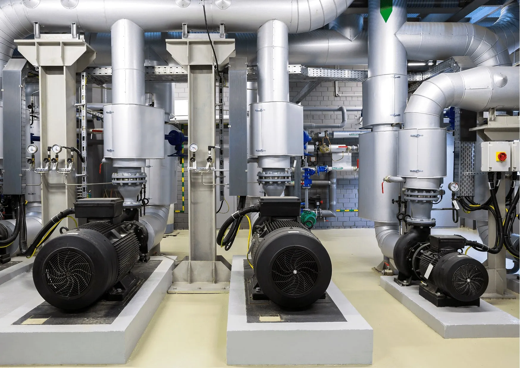 Pump units with electric motors and insulated pipework in a process plant