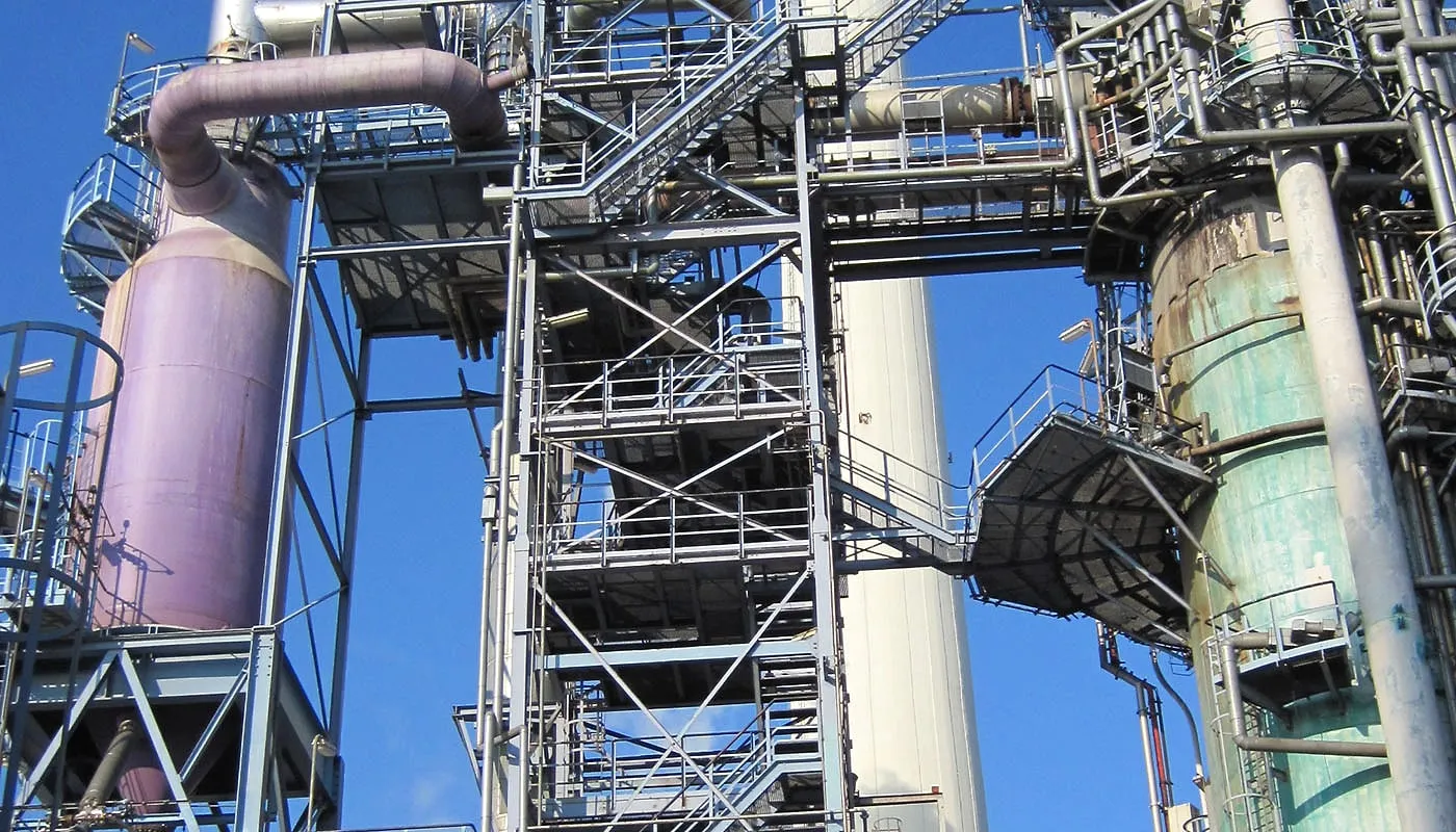 Refinery process columns and transfer lines